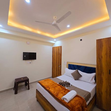 Hotel Blu Plaza Gurgaon Bagian luar foto