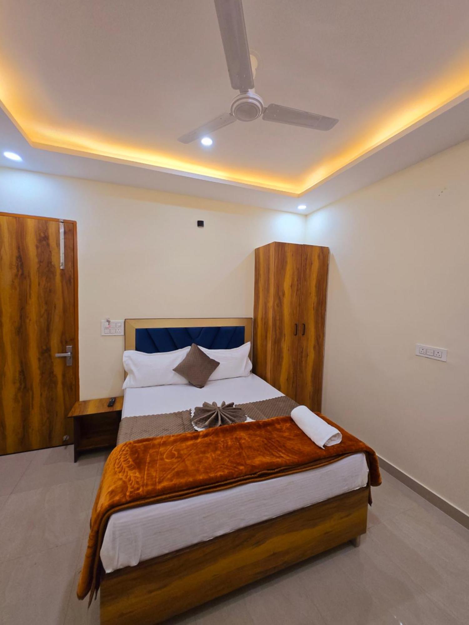 Hotel Blu Plaza Gurgaon Bagian luar foto