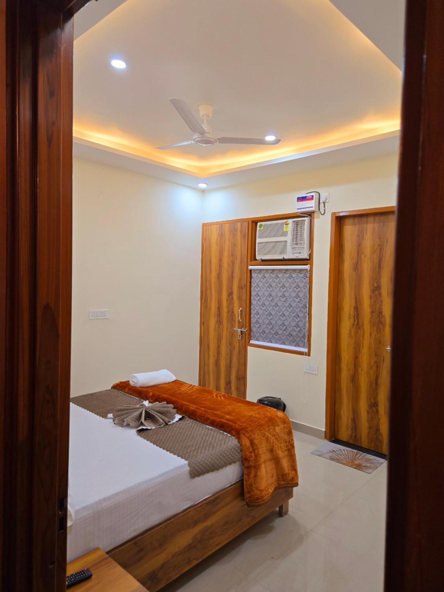 Hotel Blu Plaza Gurgaon Bagian luar foto
